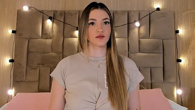 Snapshot of ClaradelMar chatting on 10-05-25, 10:46 ClaradelMar online show from 10-05-25, 10:46