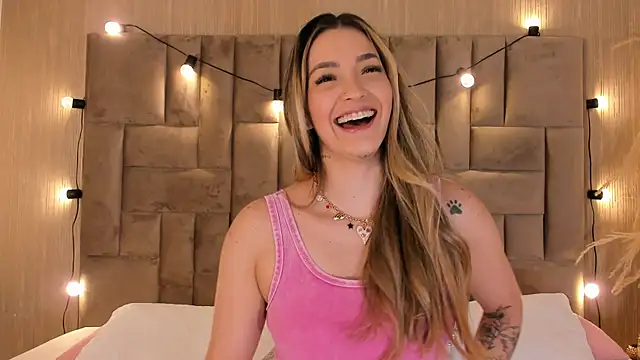 Snapshot of ClaradelMar chatting on 10-13-25, 11:32 ClaradelMar online show from 10-13-25, 11:32