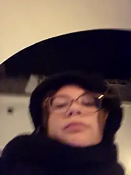 MaeNoir online show from 10-13-25, 09:04