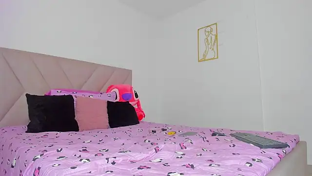 Snapshot of emy_colee_ chatting on 10-11-25, 09:57 emy colee online show from 10-11-25, 09:57