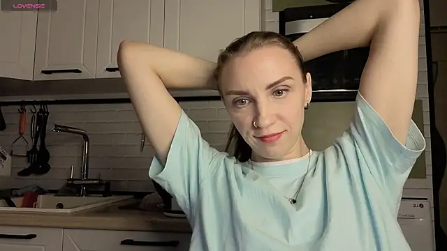 Edena  online show from 06-22-26, 07:33