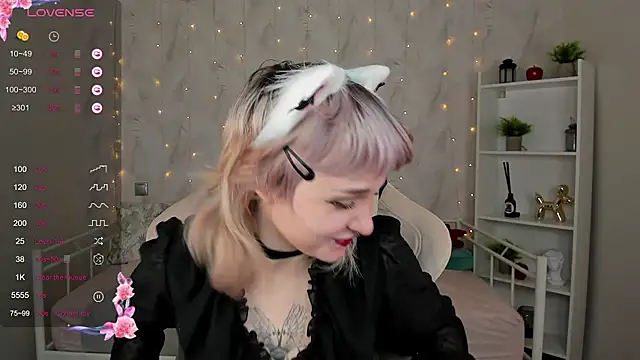 Tori Cutie online show from 10-16-25, 12:11