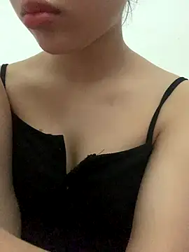 Nguyenha11 online show from 09-28-25, 08:42