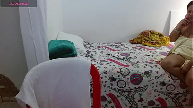 Snapshot of 18and45couple chatting on 04-29-26, 07:31 18and45couple online show from 04-29-26, 07:31