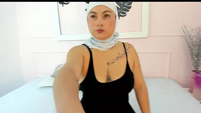 azaharaaa  online show from 09-26-25, 11:36