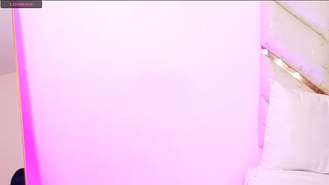 Snapshot of AlanaDoll chatting on 04-28-26, 04:01 AlanaDoll online show from 04-28-26, 04:01
