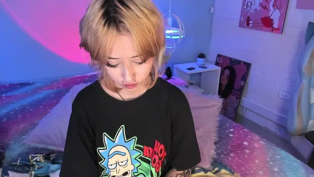 Hannahpage online show from 10-04-25, 03:10