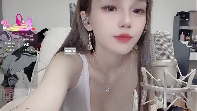 Snapshot of twlilybae chatting on 06-08-26, 11:27 twlilybae online show from 06-08-26, 11:27