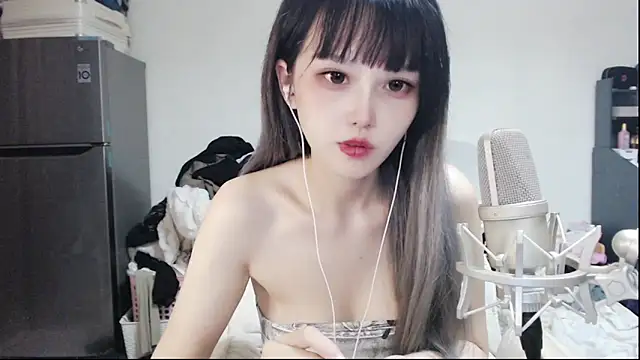 Snapshot of twlilybae chatting on 06-19-26, 03:33 twlilybae online show from 06-19-26, 03:33