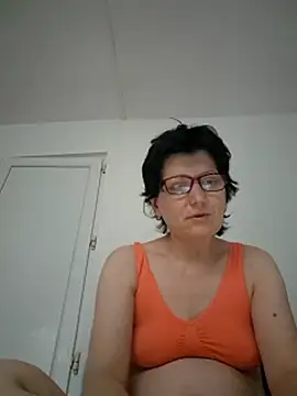 Snapshot of Vera_Elle chatting on 05-07-26, 04:56 Vera Elle online show from 05-07-26, 04:56