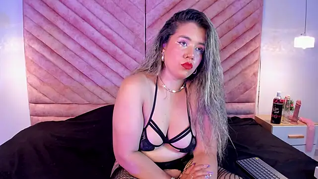 Snapshot of Zoe_Vg chatting on 06-18-26, 02:54 Zoe Vg online show from 06-18-26, 02:54