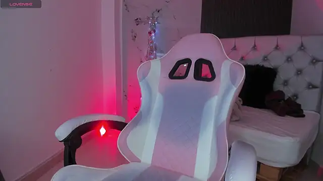 chloesagee online show from 12-15-25, 11:09