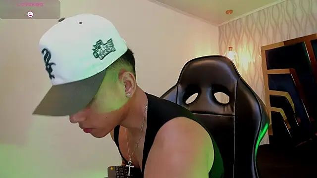 Snapshot of Draven_Marceaux chatting on 10-04-25, 01:20 Draven Marceaux online show from 10-04-25, 01:20
