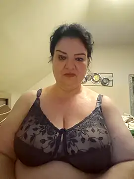 Snapshot of curvymilfxx990 chatting on 10-22-25, 06:51 curvymilfxx990 online show from 10-22-25, 06:51