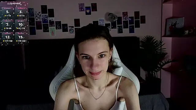 kaleriyaa  online show from 11-15-25, 01:25