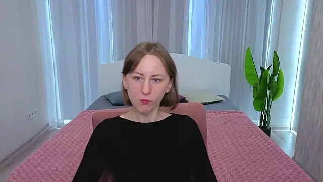 LuluChiiii online show from 10-06-25, 09:51