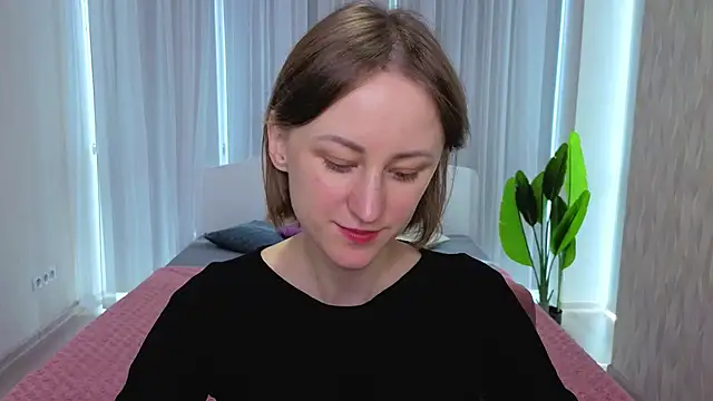 LuluChiiii online show from 10-12-25, 10:47