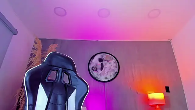 luccia smith online show from 04-14-26, 02:28