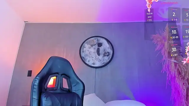 luccia smith online show from 04-22-26, 02:25