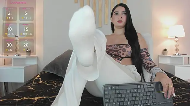 natachadiaz  online show from 10-30-25, 11:00