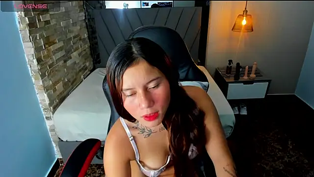 Snapshot of MARINETOMMY chatting on 09-18-25, 02:35 MARINETOMMY online show from 09-18-25, 02:35