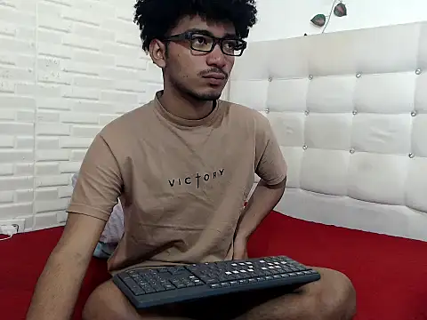 felipecams123 online show from 09-24-25, 01:20