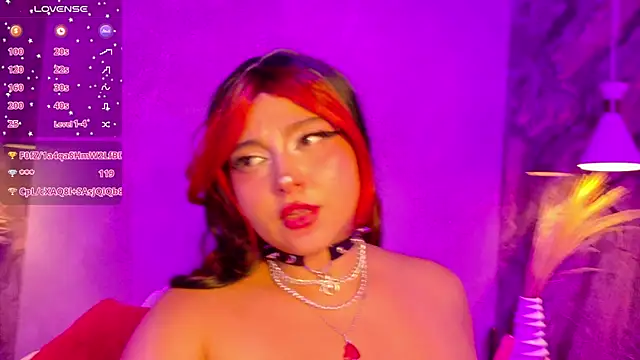 Snapshot of SamanthaaReed chatting on 09-25-25, 03:54 SamanthaaReed online show from 09-25-25, 03:54