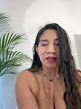 Snapshot of Ariana2017 chatting on 06-16-26, 02:14 Ariana2017 online show from 06-16-26, 02:14