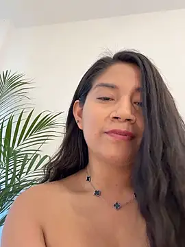 Snapshot of Ariana2017 chatting on 06-19-26, 12:37 Ariana2017 online show from 06-19-26, 12:37