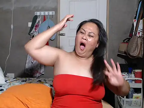 Snapshot of jengrey chatting on 11-15-25, 02:02 jengrey online show from 11-15-25, 02:02