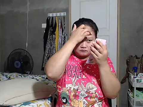 Snapshot of jengrey chatting on 12-14-25, 10:20 jengrey online show from 12-14-25, 10:20