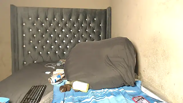 Snapshot of Kikie23 chatting on 10-13-25, 12:43 Kikie23 online show from 10-13-25, 12:43