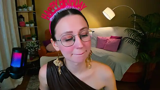 YourLovellyStory online show from 01-18-26, 04:55