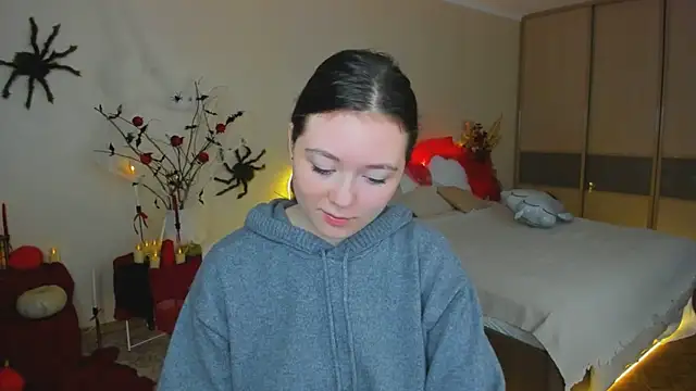 AlluringLookk online show from 10-25-25, 04:42