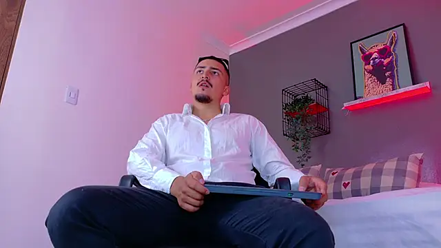 MrFox   online show from 02-23-26, 07:44