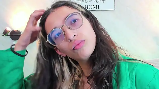 Emilia Bons online show from 09-29-25, 01:49