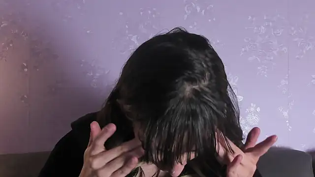 Emilia Bons online show from 04-14-26, 12:55