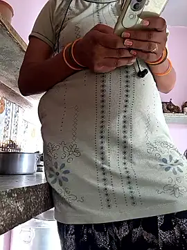 Love-pari077 online show from 06-10-26, 01:39