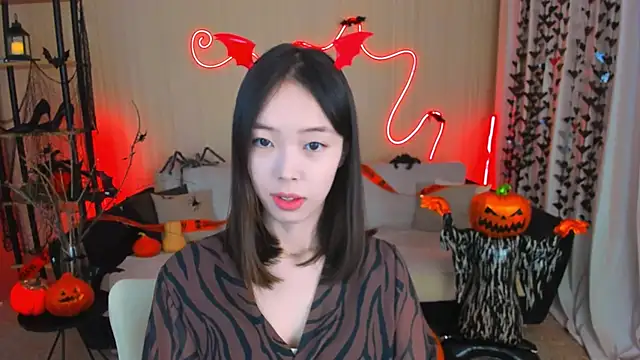 Snapshot of SoulHarmoonyy chatting on 10-25-25, 07:08 SoulHarmoonyy online show from 10-25-25, 07:08