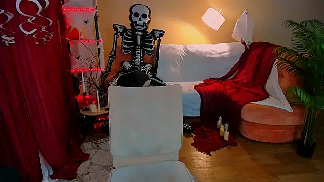 ChristinaConteeree online show from 10-29-25, 07:37