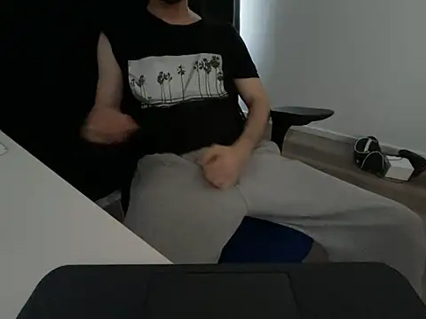 Snapshot of Frankieyyy1 chatting on 04-01-26, 05:32 Frankieyyy1 online show from 04-01-26, 05:32