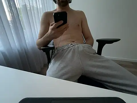 Snapshot of Frankieyyy1 chatting on 05-09-26, 03:56 Frankieyyy1 online show from 05-09-26, 03:56