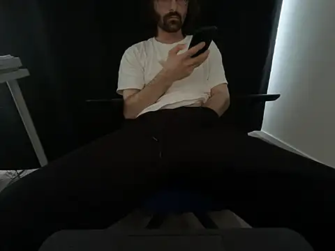 Frankieyyy1 online show from 07-23-26, 06:28