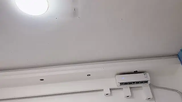 xiaojie2563 online show from 10-06-25, 12:02