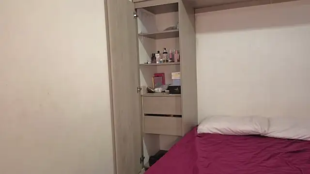 Candela    online show from 04-22-26, 01:12