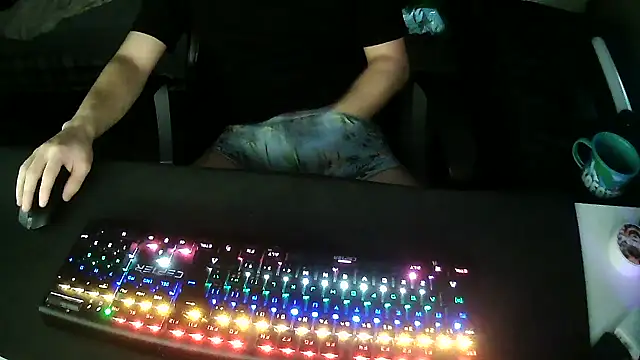 Snapshot of solooboy18 chatting on 09-21-25, 04:41 solooboy18 online show from 09-21-25, 04:41