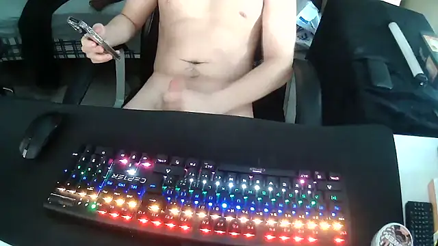 Snapshot of solooboy18 chatting on 09-27-25, 02:44 solooboy18 online show from 09-27-25, 02:44