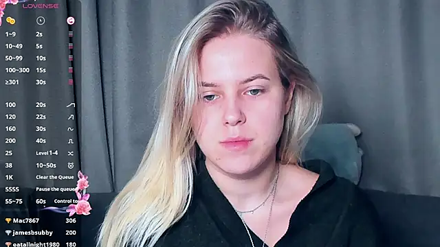 Snapshot of AngelAnty chatting on 11-17-25, 01:06 AngelAnty online show from 11-17-25, 01:06