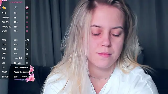 Snapshot of AngelAnty chatting on 11-21-25, 01:10 AngelAnty online show from 11-21-25, 01:10