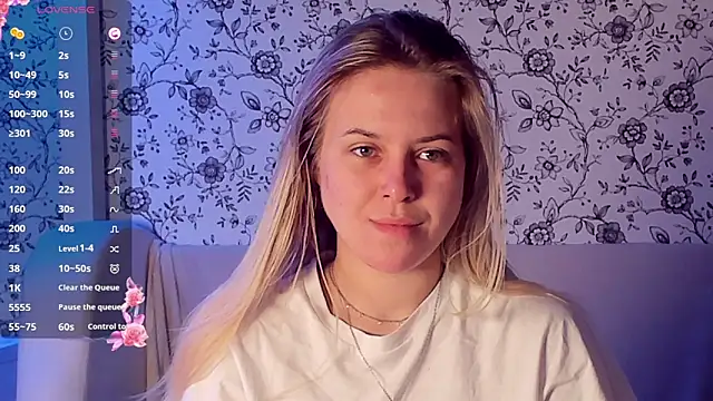 Snapshot of AngelAnty chatting on 12-01-25, 01:05 AngelAnty online show from 12-01-25, 01:05